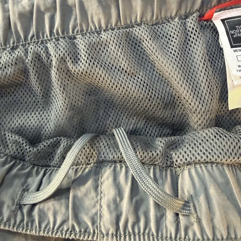 The North Face Cargo Shorts Mens XXL Gray Nylon Hiking Fishing‎ Belted